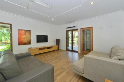 Crazy About Cairns Resort Living 6 Bedrooms - QLD Tourism 3