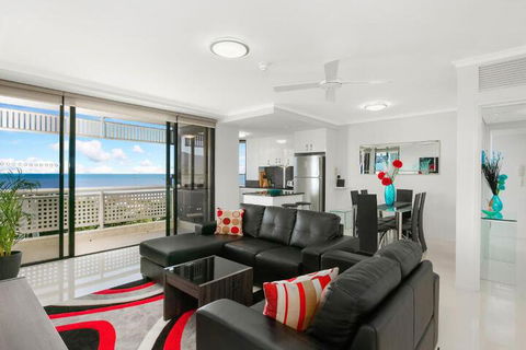 Cairns Luxury Waterfront Apartment - QLD Tourism 6