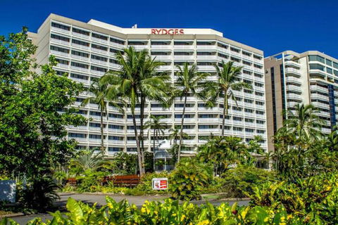 Cairns Luxury Waterfront Apartment - QLD Tourism 2