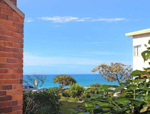 Unit 4 Coolum Cove Coolum Beach - Queensland Tourism 6