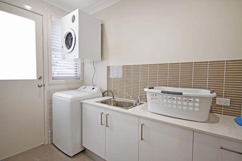 59 Banksia Avenue Coolum Beach Pet Friendly Linen Included 500 BOND - Queensland Tourism 1
