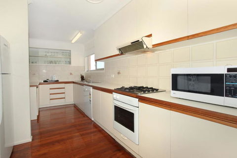 32 Barra Crescent Coolum Beach. Bond 500 FOXTEL WIFI Linen Supplied - Queensland Tourism 5