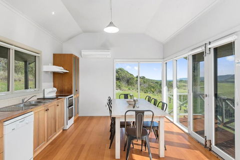 Joanna Cottage - QLD Tourism 2