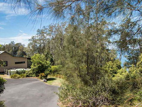 Tuppys On The Lake - Queensland Tourism 2
