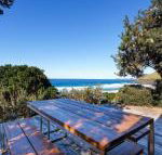 Barefoot on Blueys - QLD Tourism