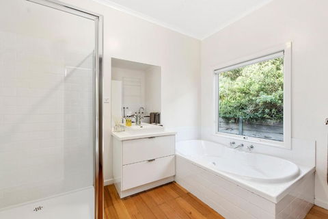 Rivernook Cottage - QLD Tourism 6