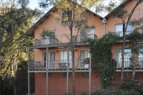 Villa Beaujolais Located Within Cypress Lakes - Queensland Tourism 2