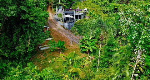 Earthship Daintree - Queensland Tourism 6