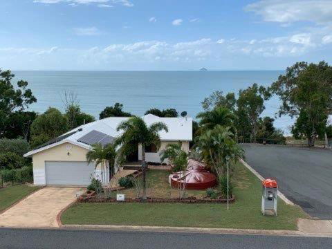 Hydeaway Retreat Beach House Hydeaway Bay - Queensland Tourism 1