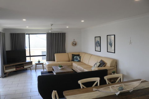 Hi Surf Unit 3 92 Head St. Forster - QLD Tourism 6