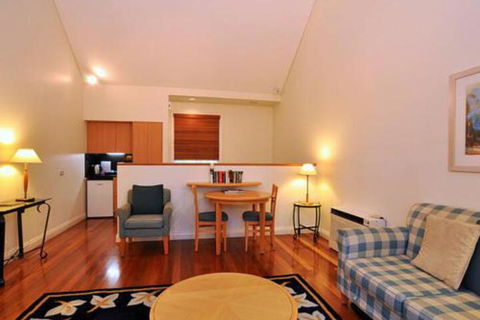 Villa Merlot Located Within Cypress Lakes - Queensland Tourism 4