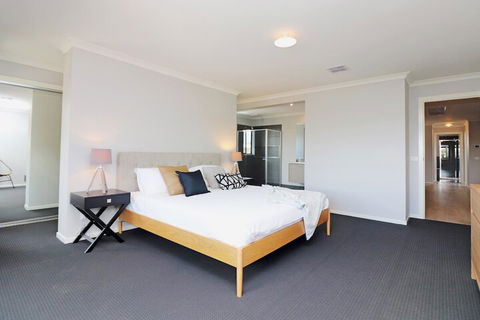 Serenity - Rejuvenate Stays - QLD Tourism 1
