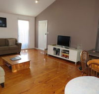 5 Little Penguin Cottage in Cowes - QLD Tourism