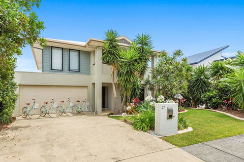 The Doggy Beach House At Salt - QLD Tourism 2