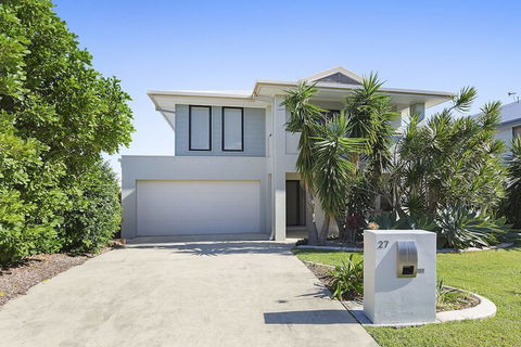 The Doggy Beach House At Salt - QLD Tourism 5