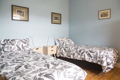 Wayfarers Cottage - QLD Tourism 3