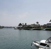 Serviced Waterfront Whole Villa - Queensland Tourism
