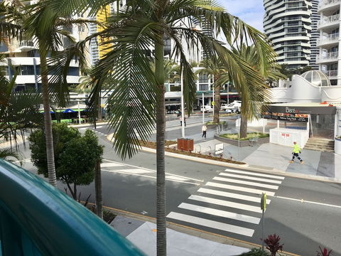 Broadbeach Private Apt With CHA - Queensland Tourism 2