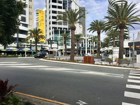 Broadbeach Private Apt With CHA - Queensland Tourism 0