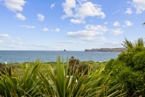 Smith Beach Getaways Beachwood Luxury Villa - QLD Tourism 0