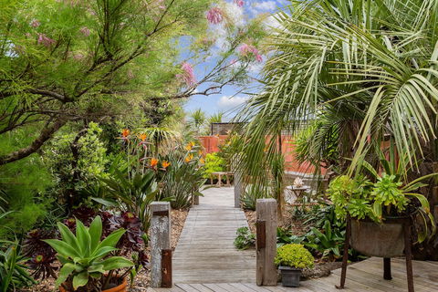Smith Beach Getaways Beachwood Luxury Villa - QLD Tourism 6