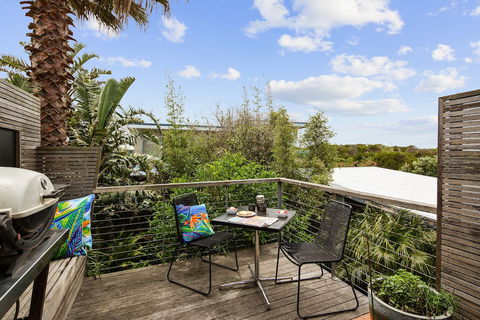 Smith Beach Getaways Beachwood Luxury Villa - QLD Tourism 3