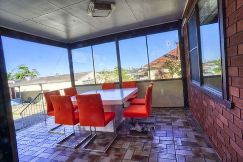 Wollongong Train Station Holiday House - QLD Tourism 1