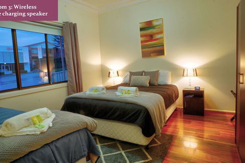Wollongong Train Station Holiday House - QLD Tourism 6