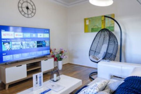 Wollongong Train Station Holiday House - QLD Tourism 0