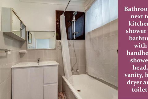 Wollongong Train Station Holiday House - QLD Tourism 7