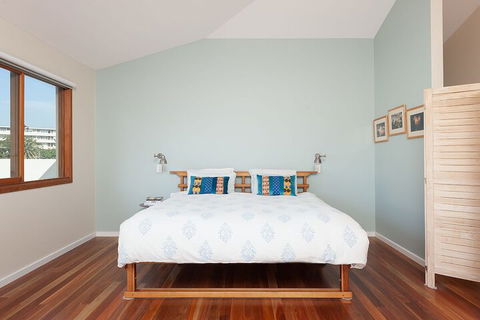 Sunny Family Beach House - Queensland Tourism 1