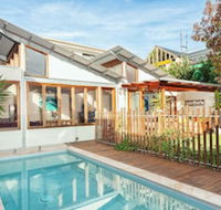 Sunny Family Beach House - Queensland Tourism