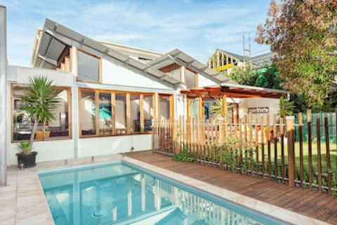 Sunny Family Beach House - Queensland Tourism 0