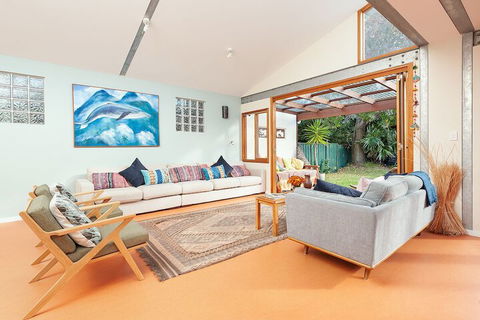 Sunny Family Beach House - Queensland Tourism 4