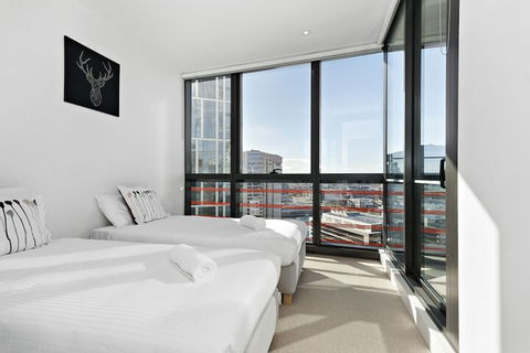 Indie, 2BDR Docklands Apartment - Queensland Tourism 5