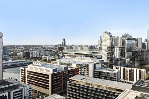 Indie, 2BDR Docklands Apartment - Queensland Tourism 6