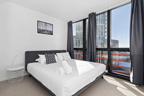 Indie, 2BDR Docklands Apartment - Queensland Tourism 3