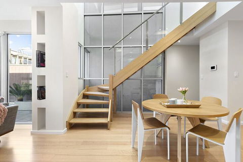 Hotham, 2BDR North Melbourne Apartment - QLD Tourism 3
