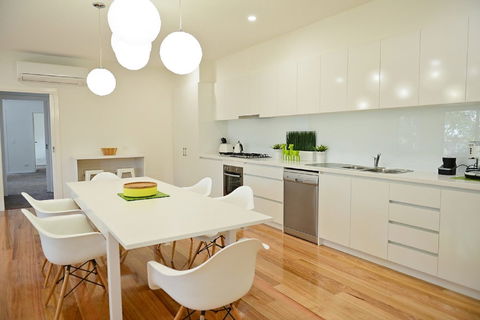 7 Gilmore Smiths Beach House - QLD Tourism 6