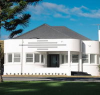 Deco Beach Luxury Apartments - Queensland Tourism