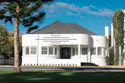 Deco Beach Luxury Apartments - Queensland Tourism 0