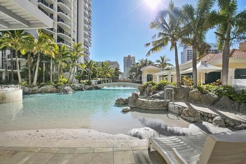 Peep Sleep Chevron Towers - Queensland Tourism 3
