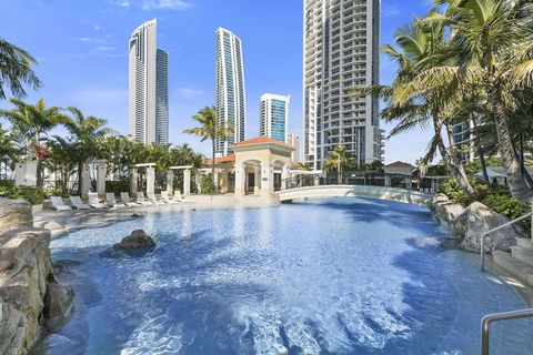 Peep Sleep Chevron Towers - Queensland Tourism 4