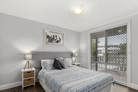 Settle In On 260 Settlement In Cowes - QLD Tourism 6
