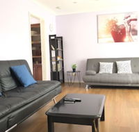 Canberra Entire House 3 Bedroom - Queensland Tourism