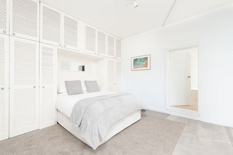 Waterfront Garden Apartment - Queensland Tourism 5