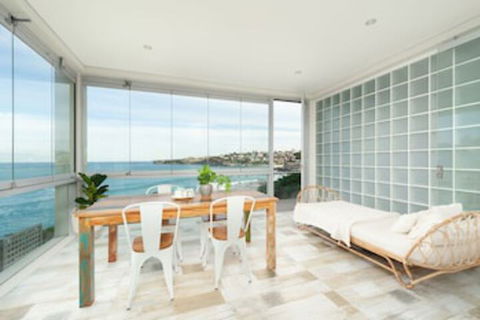 Waterfront Garden Apartment - Queensland Tourism 0