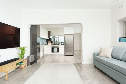 Waterfront Garden Apartment - Queensland Tourism 1