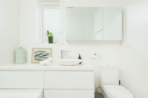 Waterfront Garden Apartment - Queensland Tourism 6