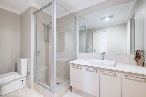 Balcatta 4 Bedroom House - Queensland Tourism 5